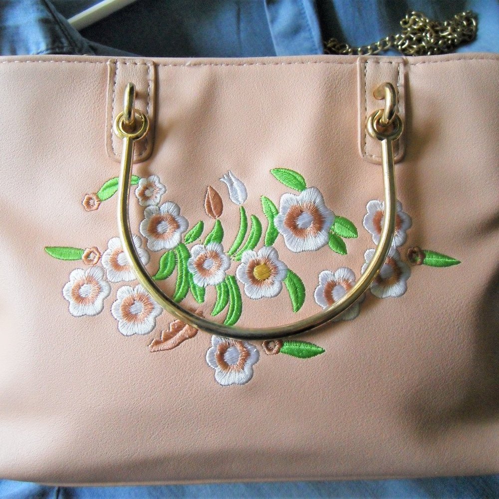 Pink Embroidered Purse Bag w/Chain